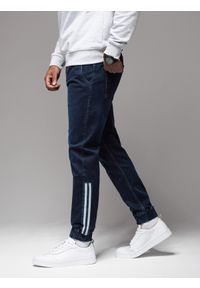 Ombre Clothing - Męskie jeansowe joggery z lampasami – ciemnoniebieskie V4. Okazja: na co dzień. Kolor: niebieski. Materiał: jeans. Styl: retro, sportowy, casual