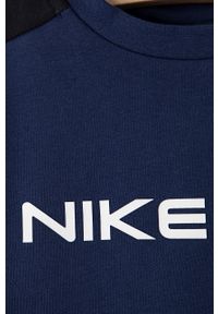 Nike Kids Bluza dziecięca kolor granatowy z aplikacją. Okazja: na co dzień. Kolor: niebieski. Materiał: dzianina. Wzór: aplikacja. Styl: casual #2