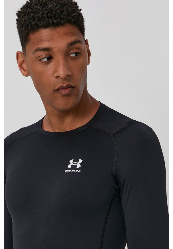 Under Armour - Longsleeve. Okazja: na co dzień. Kolor: czarny. Długość rękawa: długi rękaw. Styl: casual