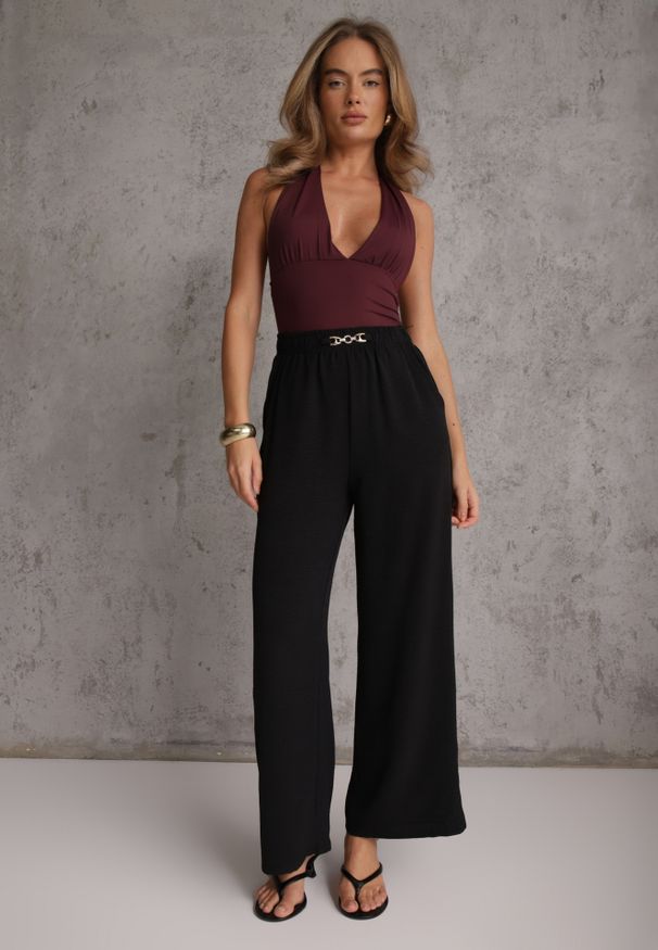 Renee - Czarne Spodnie Casual Wide Leg High Waist Zdobione Klamerką w Talii Cythiopis. Okazja: na co dzień. Kolekcja: plus size. Kolor: czarny. Długość: długie. Wzór: aplikacja. Stan: podwyższony. Materiał: tkanina. Sezon: lato. Styl: casual
