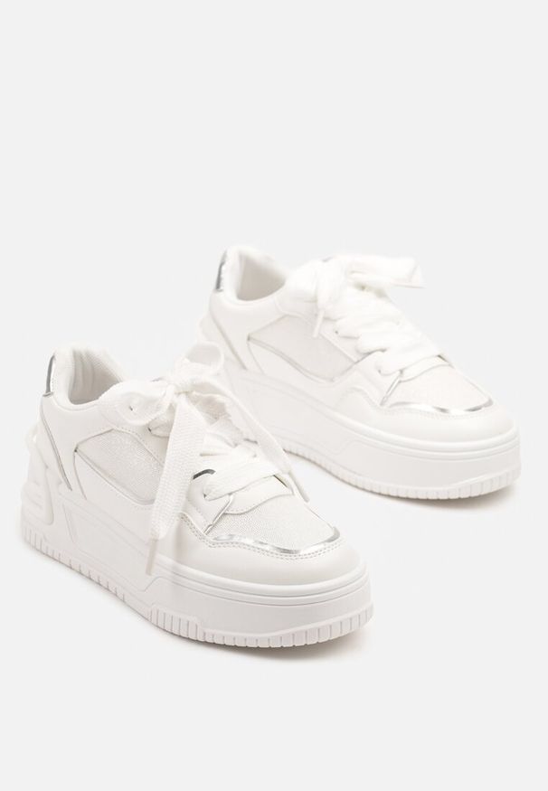 Born2be - Białe Sneakersy na Grubej Tłoczonej Podeszwie Deoliera. Okazja: na co dzień. Nosek buta: okrągły. Kolor: biały. Materiał: jeans. Wzór: gładki