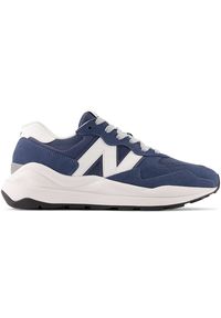 Buty męskie New Balance M5740VPA – niebieskie. Okazja: na co dzień. Kolor: niebieski. Materiał: materiał, skóra, syntetyk, guma. Szerokość cholewki: normalna. Sezon: jesień, wiosna