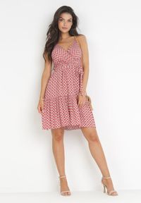Born2be - Czerwono-Różowa Sukienka z Gumką w Talii i Falbanką na Dole z Wiskozy Heidsan. Kolor: czerwony. Materiał: wiskoza #3
