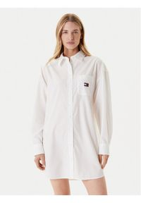 Tommy Jeans Sukienka koszulowa DW0DW21122 Biały Relaxed Fit. Kolor: biały. Materiał: bawełna. Typ sukienki: koszulowe