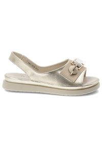 Sandały damskie S.Barski, ze skóry naturalnej metaliczne ozdobna klamra lekka podeszwa casual letnie, złote, GR61-5932. Okazja: na co dzień. Zapięcie: klamry. Kolor: złoty. Materiał: skóra. Wzór: geometria, aplikacja. Sezon: lato. Styl: casual #2