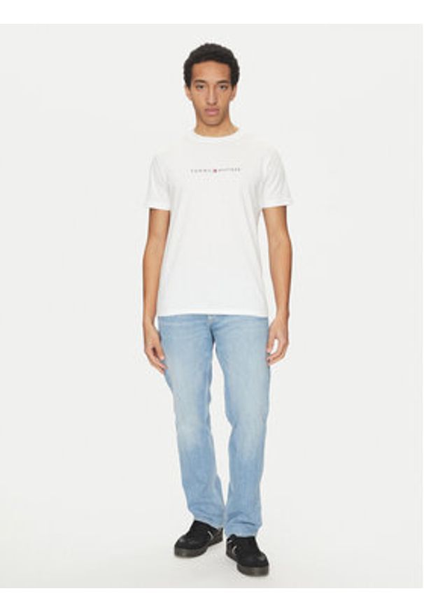 TOMMY HILFIGER - Tommy Hilfiger T-Shirt UM0UM03525 Biały Regular Fit. Kolor: biały. Materiał: bawełna