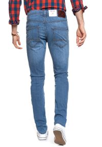 Mustang - SPODNIE MĘSKIE MUSTANG SPODNIE MĘSKIE Jeans Bosten Slim Fit Fresh Blue 1007660 5000 602. Styl: klasyczny, elegancki