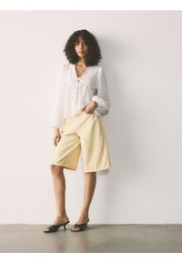 Reserved - Jeansowe szorty - żółty. Kolor: żółty. Materiał: jeans. Długość: długie