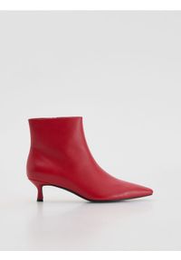 Reserved - Skórzane botki na obcasie - czerwony. Kolor: czerwony. Materiał: skóra. Obcas: na obcasie. Wysokość obcasa: średni #1
