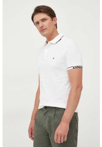 TOMMY HILFIGER - Tommy Hilfiger polo męski kolor biały gładki. Typ kołnierza: polo. Kolor: biały. Materiał: bawełna. Długość: krótkie. Wzór: gładki