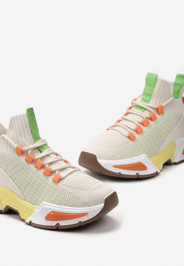 Renee - Beżowe Sneakersy Sportowe na Grubej Podeszwie ze Skarpetkową Cholewką Xille. Okazja: na spacer. Kolor: beżowy. Szerokość cholewki: normalna. Sport: turystyka piesza, fitness