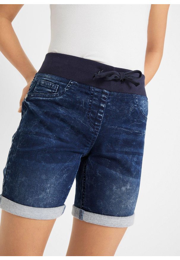 bonprix - Szorty dżinsowe mid waist. Kolor: niebieski