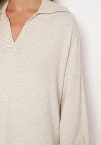 Born2be - Jasnobeżowa Pudełkowa Sukienka Sweterkowa z Wiskozą Szerokimi Rękawami i Kołnierzykiem Rinfera. Kolor: beżowy. Materiał: wiskoza. Typ sukienki: proste. Styl: wizytowy, elegancki #3
