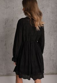 Renee - Czarna Rustykalna Sukienka z Bawełną Zdobiona Haftem i Ażurowymi Wycięciami Winlith. Okazja: na co dzień. Kolor: czarny. Materiał: bawełna. Wzór: ażurowy, haft, aplikacja. Styl: casual, klasyczny #7