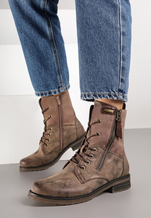 Born2be - Brązowe Botki Workery ze Sznurowaniem i Zapięciem na Suwak Vemida. Okazja: na co dzień. Zapięcie: sznurówki. Kolor: brązowy. Materiał: jeans. Obcas: na obcasie. Styl: klasyczny, casual, elegancki. Wysokość obcasa: niski