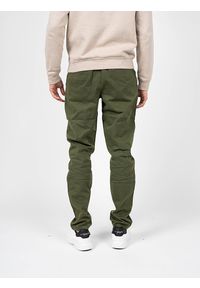Pepe Jeans Spodnie "Keys Minimal" | PM2115234 | Keys Minimal | Mężczyzna | Zielony. Okazja: na co dzień. Kolor: zielony. Materiał: elastan, bawełna. Wzór: aplikacja. Styl: casual