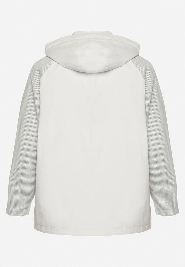 Born2be - Zielona Kurtka Wiatrówka z Odpinanym Kapturem i Ściągaczami Arseli. Okazja: na co dzień. Kolekcja: plus size. Kolor: zielony. Materiał: tkanina, poliester, jeans. Długość rękawa: długi rękaw. Długość: długie. Styl: casual, elegancki