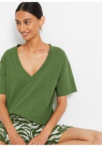 bonprix - Shirt oversize z czystej bawełny organicznej. Typ kołnierza: dekolt w serek. Kolor: zielony. Materiał: bawełna #2