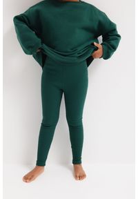 Marsala - MINI legginsy z prążkowanej dzianiny w kolorze FOREST GREEN - HIPS-80-86 (12-18). Okazja: na co dzień. Kolor: zielony. Materiał: dzianina, prążkowany. Wzór: gładki. Styl: casual