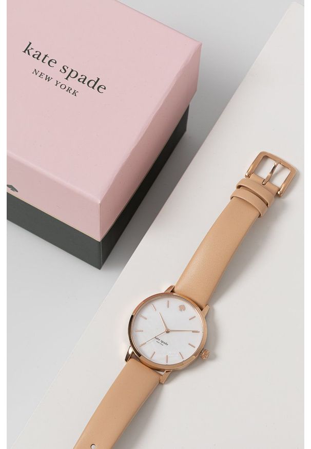 Kate Spade Zegarek damski kolor beżowy. Kolor: beżowy. Materiał: skóra, materiał