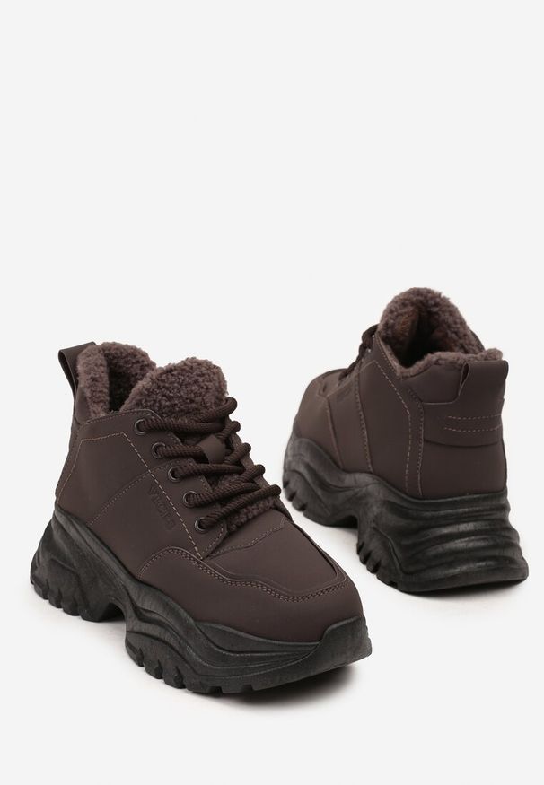 Born2be - Brązowe Traperki Sneakersy Vices na Grubej Tłoczonej Platformie Typu Traperki Narrise. Okazja: na co dzień. Kolor: brązowy. Materiał: jeans. Obcas: na platformie. Styl: casual