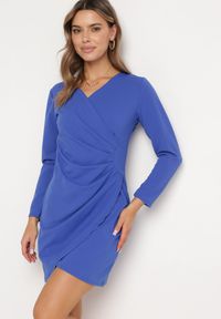 Born2be - Granatowa Sukienka Kopertowa z Ozdobnym Marszczeniem Ohildria. Kolor: niebieski. Typ sukienki: kopertowe. Styl: elegancki #3