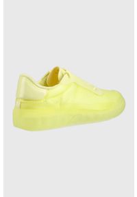 Guess sneakersy AVALIN kolor żółty. Nosek buta: okrągły. Zapięcie: sznurówki. Kolor: żółty