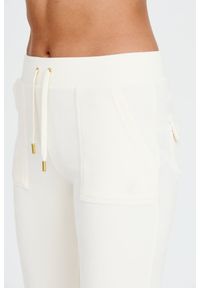 Juicy Couture - JUICY COUTURE Spodnie ecru Gold Del Ray Pocketed Pant. Kolor: beżowy #5