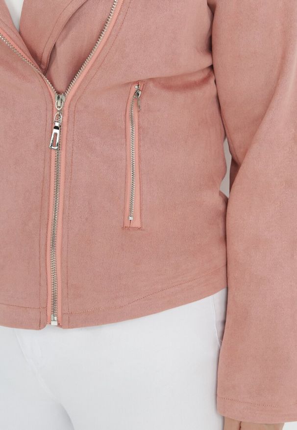 Born2be - Ciemnoróżowa Kurtka Ramoneska z Imitacji Zamszu z Asymetrycznym Suwakiem Maisen. Kolekcja: plus size. Kolor: różowy. Materiał: zamsz
