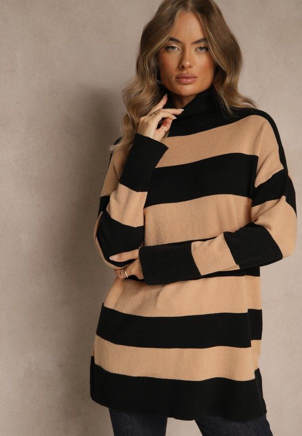 Renee - Czarny Golf Ozdobiony Paskami Raluna. Okazja: na co dzień. Typ kołnierza: golf. Kolor: czarny. Materiał: jeans. Wzór: aplikacja. Styl: casual