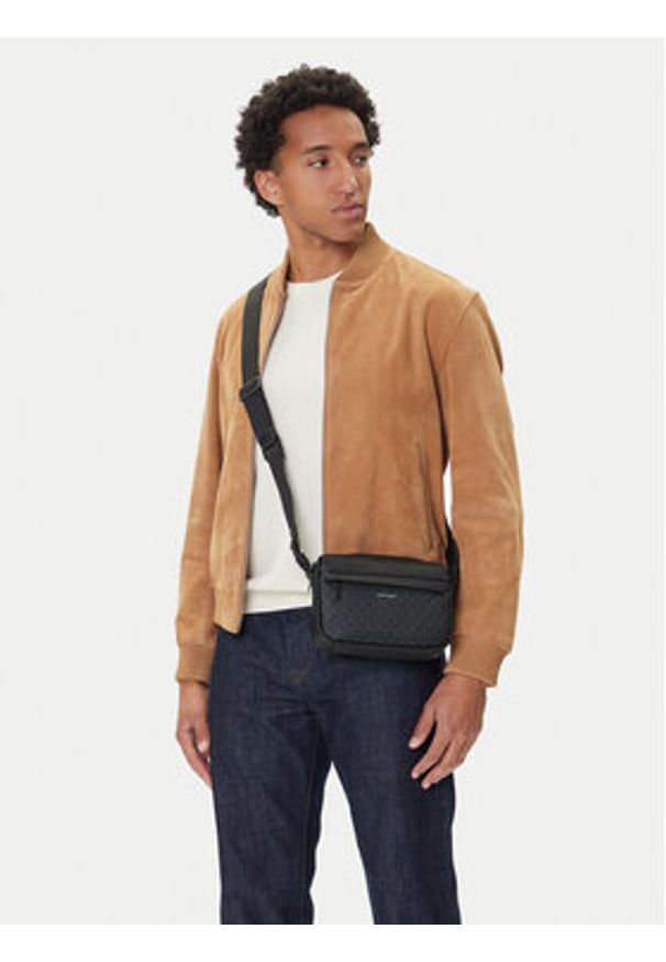 Calvin Klein Saszetka Ck Must Mono Camera Bag LV04D3088G Czarny. Kolor: czarny. Materiał: skóra