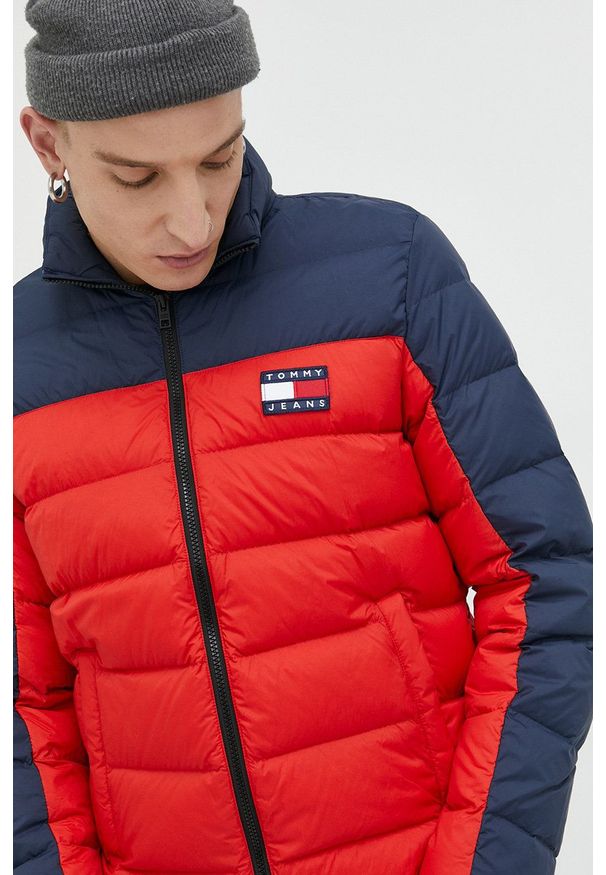 Tommy Jeans kurtka puchowa męska kolor czerwony zimowa. Kolor: czerwony. Materiał: puch. Sezon: zima