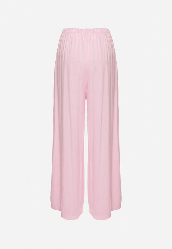 Born2be - Różowe Spodnie z Szerokimi Nogawkami i Gumką w Pasie Helnena. Okazja: na spacer, na co dzień. Kolor: różowy. Materiał: wiskoza, materiał. Styl: casual, klasyczny