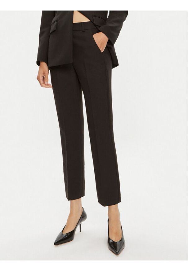 Weekend Max Mara Spodnie materiałowe Freda 2425136031 Czarny Regular Fit. Kolor: czarny. Materiał: syntetyk
