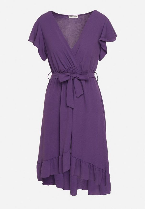 Born2be - Fioletowa Kopertowa Sukienka z Asymetrycznym Dołem Ozdobiona Falbanką z Paskiem w Talii Snidia. Okazja: na spacer, na co dzień. Kolor: fioletowy. Wzór: aplikacja. Sezon: lato. Typ sukienki: asymetryczne, kopertowe. Styl: klasyczny, casual, elegancki