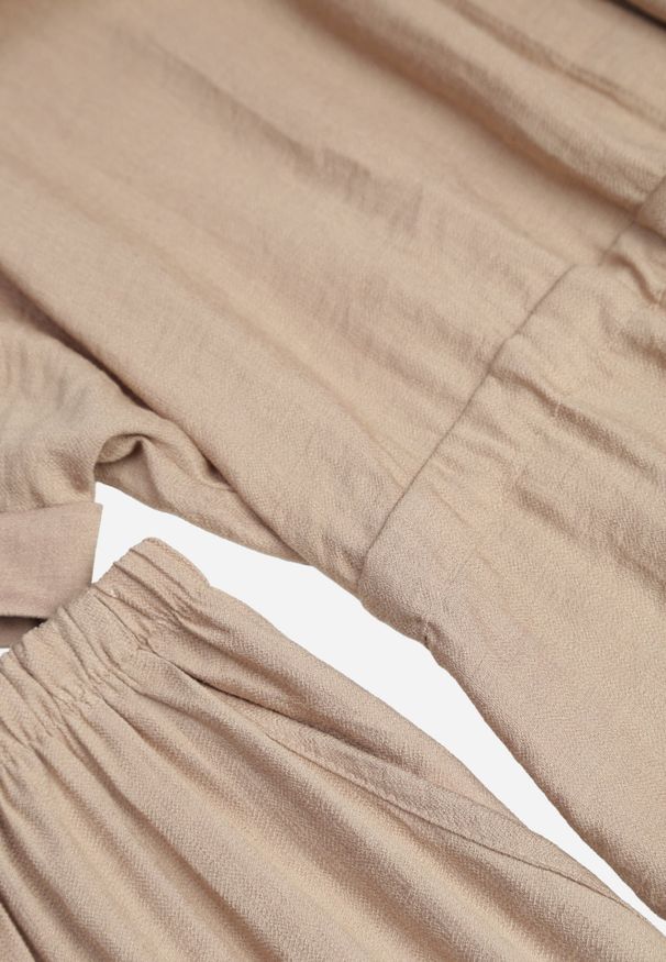 Renee - Beżowy Komplet z Wiskozy Spodnie Wide Leg i Bluzka ze Ściągaczem w Talii Daemnell. Kolor: beżowy. Materiał: wiskoza