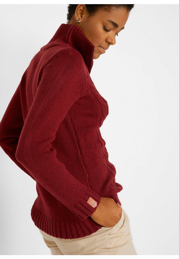 bonprix - Sweter ze stójką we wzór w warkocze. Typ kołnierza: kołnierzyk stójkowy. Kolor: czerwony. Materiał: skóra