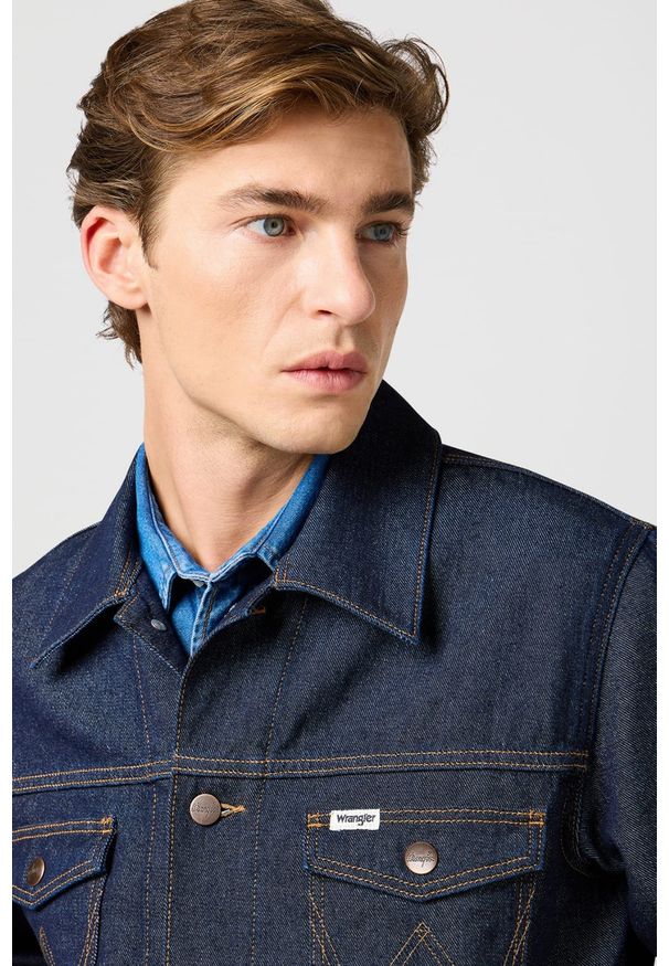 Wrangler - MESKA KURTKA WRANGLER REGULAR JACKET RINSED NIGHT 112362391. Okazja: na co dzień. Typ kołnierza: kaptur. Materiał: jeans, materiał, bawełna. Sezon: lato. Styl: casual, klasyczny, elegancki