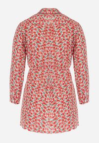 Born2be - Czerwona Koszulowa Sukienka Mini w Kwiaty z Materiałowym Paskiem i Podpinanymi Rękawami Isamone. Kolekcja: plus size. Kolor: czerwony. Materiał: materiał. Wzór: kwiaty. Sezon: wiosna, lato. Typ sukienki: koszulowe. Długość: mini #4