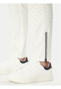 Guess Spodnie dresowe Korbin Z2BB05 FL04Q Écru Regular Fit. Materiał: bawełna