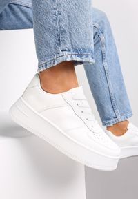 Renee - Białe Sznurowane Sneakersy na Platformie z Bieżnikiem Arvilla. Kolor: biały. Materiał: materiał, skóra. Obcas: na platformie #3