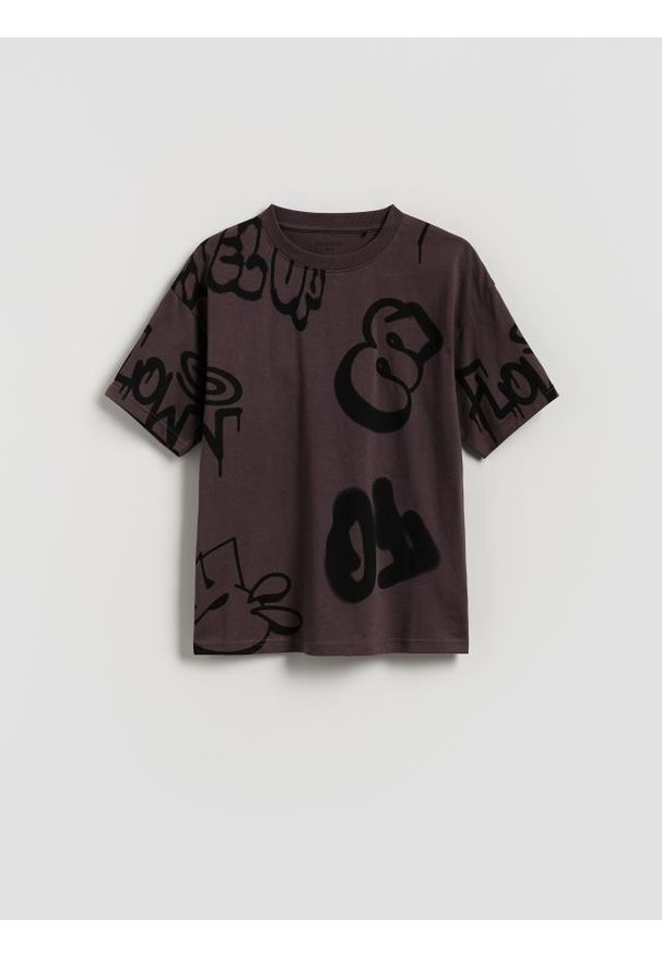 Reserved - Bawełniany t-shirt z nadrukiem - fioletowy. Kolor: fioletowy. Materiał: bawełna. Wzór: nadruk