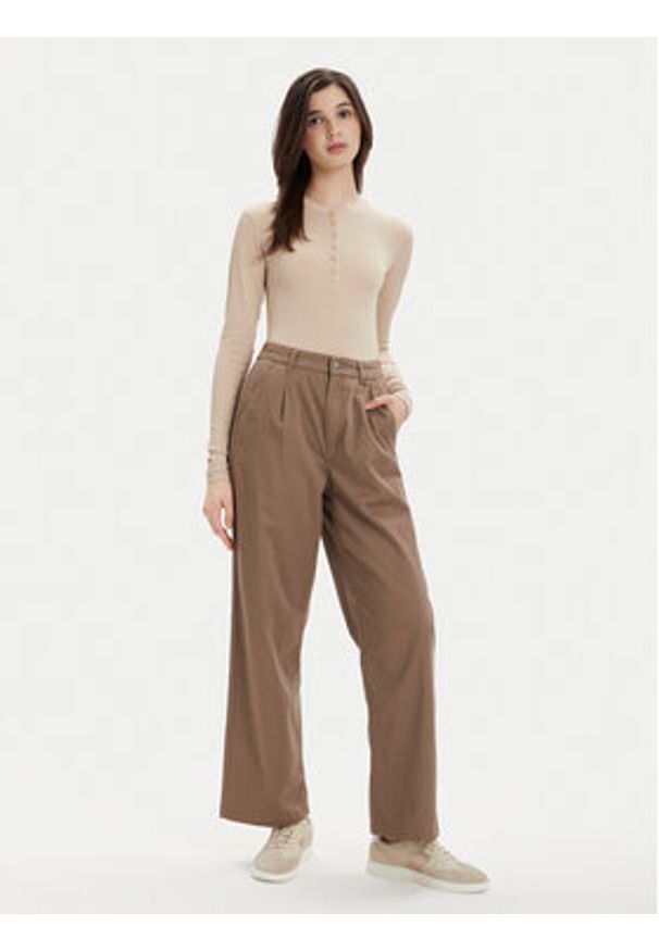 Champion Body 117350 Beżowy Skinny Fit. Kolor: beżowy. Materiał: syntetyk