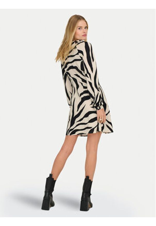 only - ONLY Sukienka codzienna Sakura 15366872 Czarny Slim Fit. Okazja: na co dzień. Kolor: czarny. Materiał: wiskoza. Typ sukienki: proste. Styl: casual