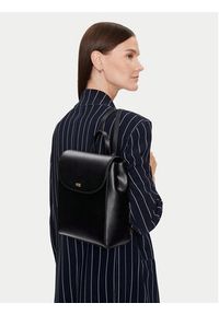 DKNY Plecak Bryant Flap Backpack R21K3R76 Czarny. Kolor: czarny. Materiał: skóra #6