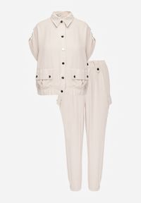 Renee - Beżowy 2-częściowy Komplet z Bluzką i Spodniami Ezrala. Kolor: beżowy. Wzór: aplikacja #8