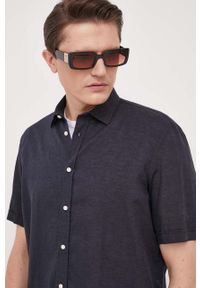 Liu Jo koszula z domieszką lnu kolor granatowy regular z kołnierzykiem klasycznym. Typ kołnierza: kołnierzyk klasyczny. Kolor: niebieski. Materiał: len. Styl: klasyczny #1