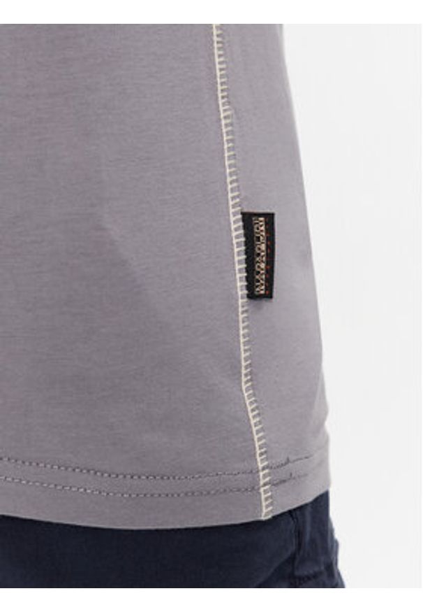 Napapijri T-Shirt S-Aylmer NP0A4HTO Szary Regular Fit. Kolor: szary. Materiał: bawełna