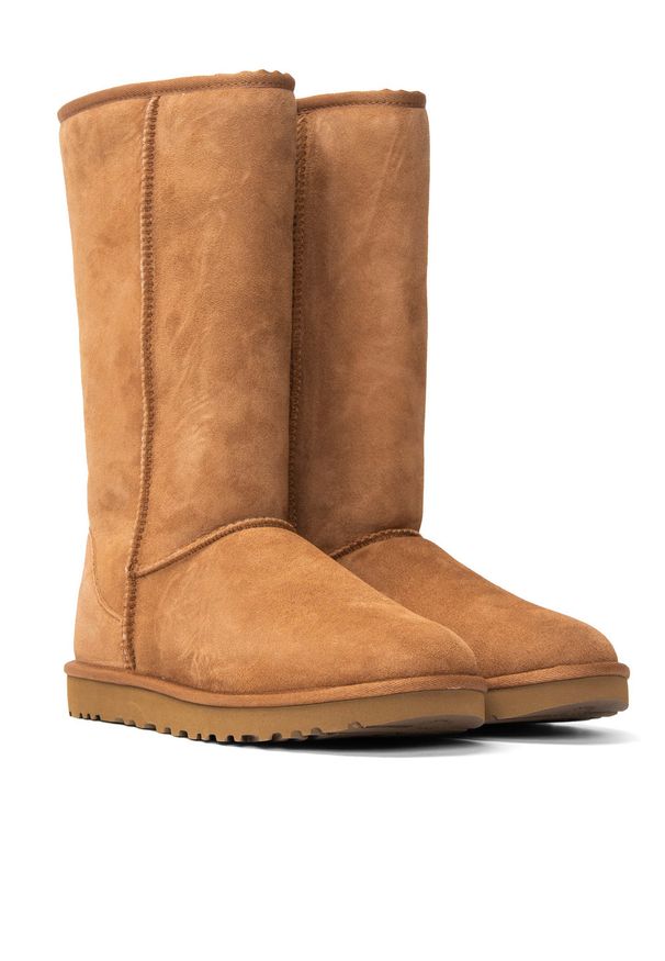Ugg - Buty zimowe damskie brązowe UGG W Classic Tall II. Okazja: na plażę. Kolor: brązowy. Materiał: materiał. Sezon: zima. Styl: młodzieżowy