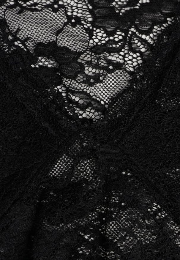 Renee - Czarna Bluzka z Koronki z Długimi Rozszerzanymi Rękawami Kielea. Okazja: na co dzień. Kolor: czarny. Materiał: koronka. Długość: długie. Wzór: koronka. Styl: casual, klasyczny